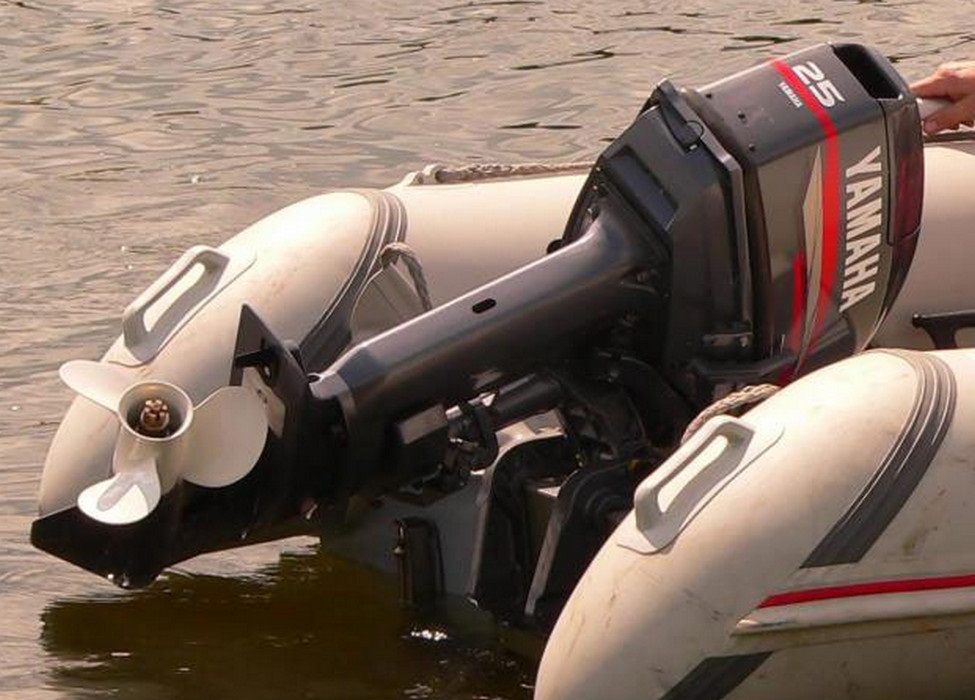 Двухтактный лодочный мотор Ямаха 25